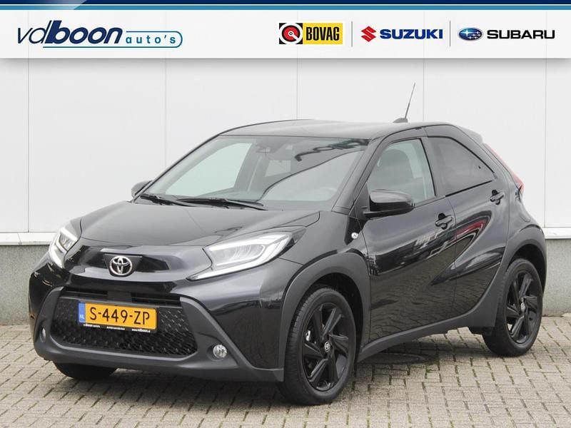 Zwart Gebruikt 2023 Toyota Aygo Hatchback | € 17.795 (Eerlijke prijs) - Afbeelding 1/4