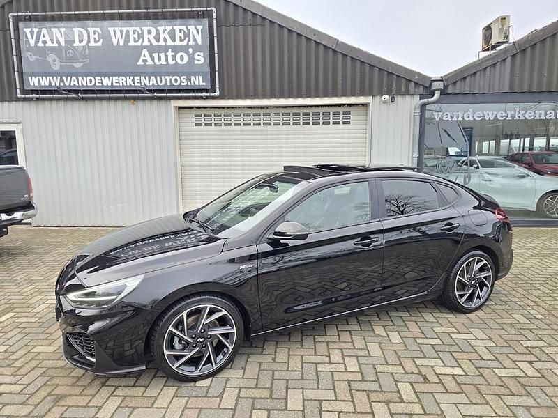 Zwart Occasion 2021 Hyundai i30 N Line Hatchback | € 21.950 (Eerlijke prijs) - Afbeelding 1/4