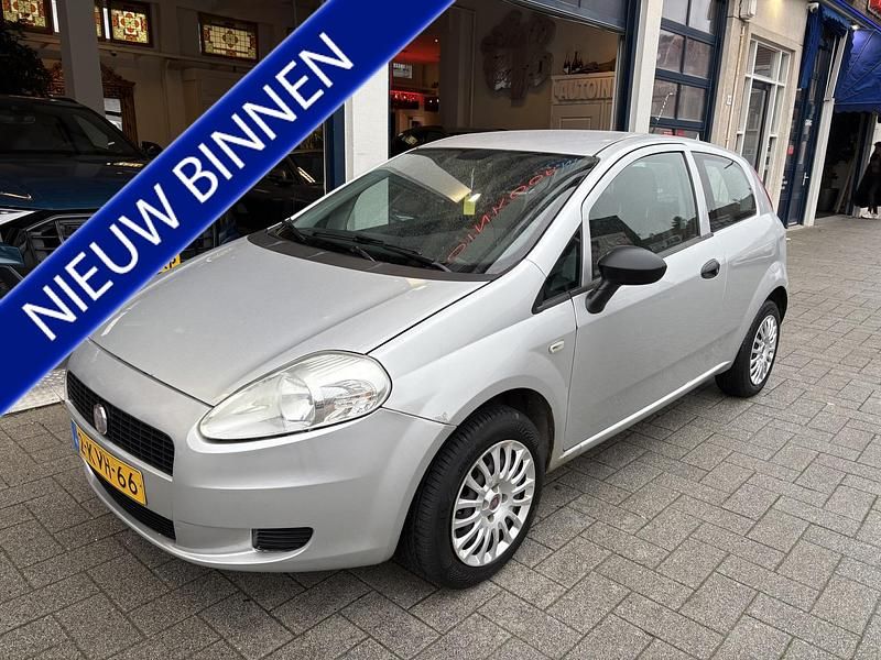 Grijs Occasion 2011 Fiat Punto Hatchback | € 2.799 (Eerlijke prijs) - Afbeelding 1/4