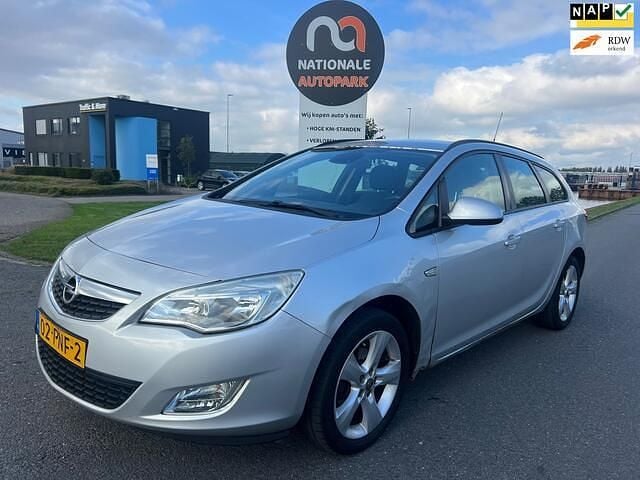 Grijs Gebruikt 2011 Opel Astra Edition Stationwagen | € 1.950 (Goede deal) - Afbeelding 1/4