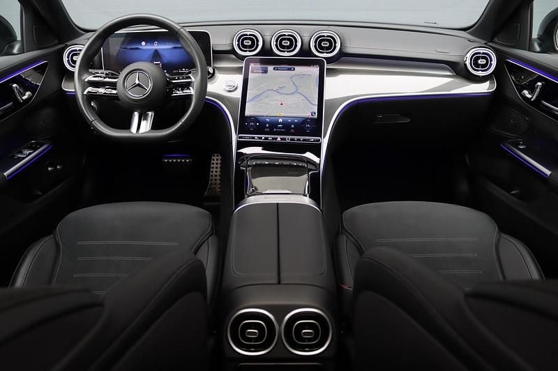 Occasion Mercedes C300 AMG line 2024 Zilver (metallic) Stationwagen