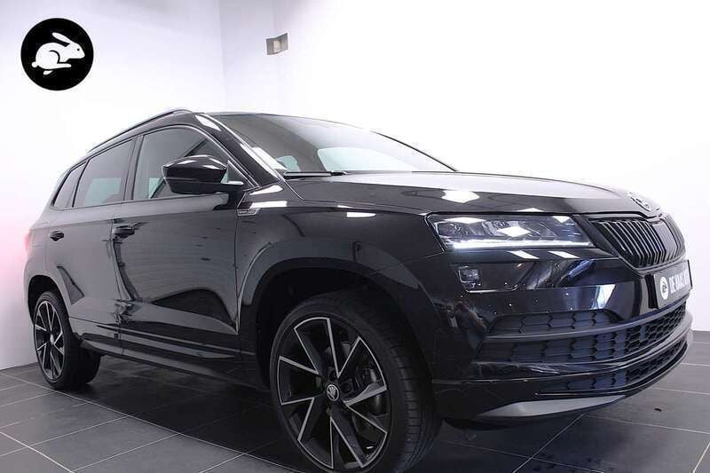 Zwart Gebruikt 2021 Skoda Karoq SportLine SUV | € 26.900 (Goede deal) - Afbeelding 1/4