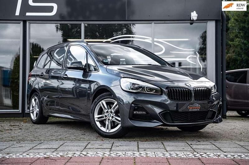 Grijs Gebruikt 2022 BMW 218 Gran Tourer M Sport MPV | € 24.950 (Goede deal) - Afbeelding 1/4