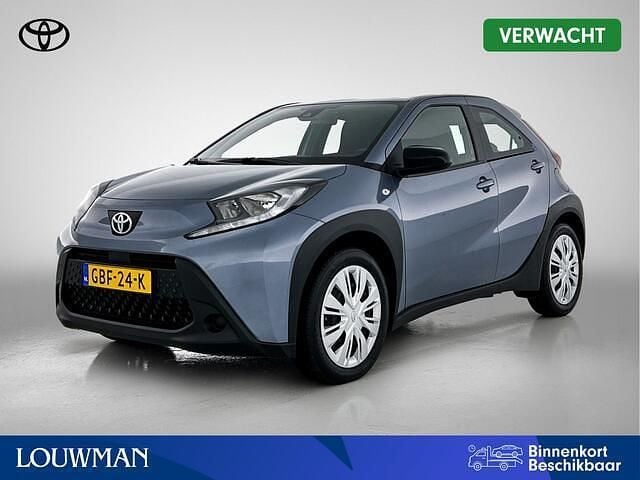 Grijs Gebruikt 2024 Toyota Aygo Play Hatchback | € 17.950 (Eerlijke prijs) - Afbeelding 1/3