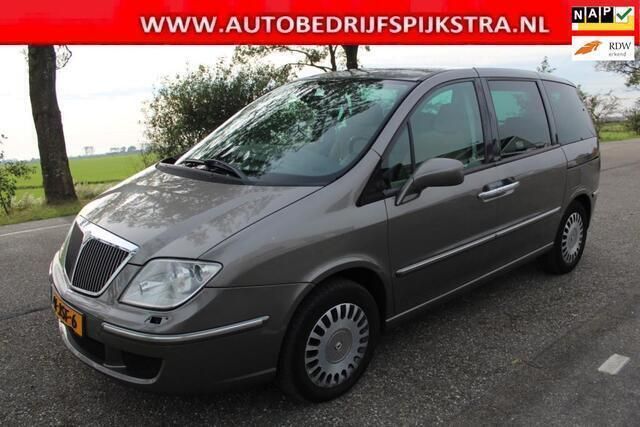 Beige Gebruikt 2008 Lancia Phedra MPV | € 2.999 - Afbeelding 1/4