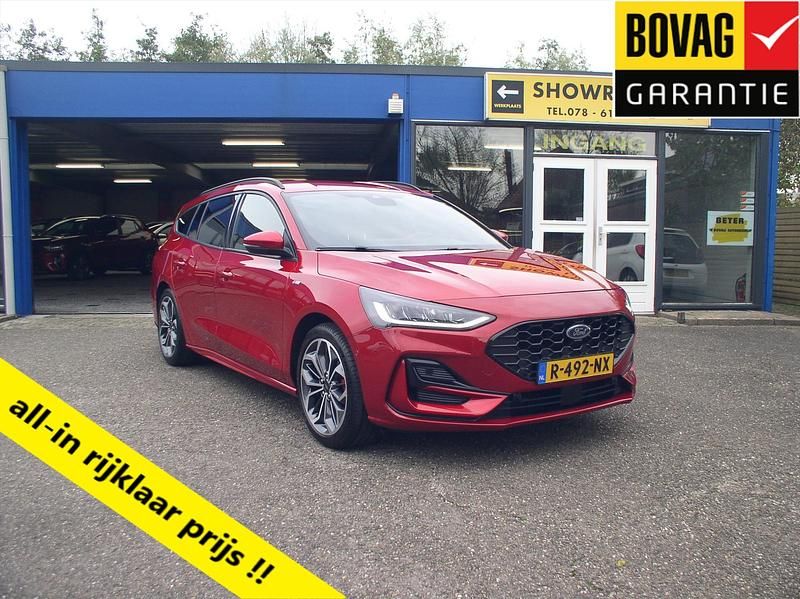 Rood Gebruikt 2022 Ford Focus ST-Line Stationwagen | € 22.850 (Eerlijke prijs) - Afbeelding 1/4