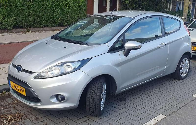 Zilver Gebruikt 2011 Ford Fiesta Limited Hatchback | € 4.500 (Goede deal) - Afbeelding 1/4