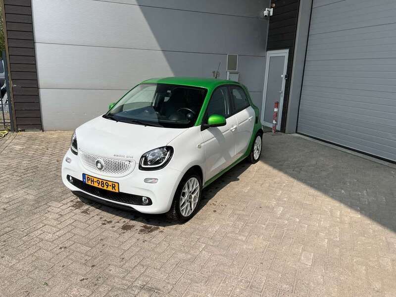 Wit, andere lak Gebruikt 2017 Smart ForFour Electric Drive Sedan | € 11.950 (Duur) - Afbeelding 1/4