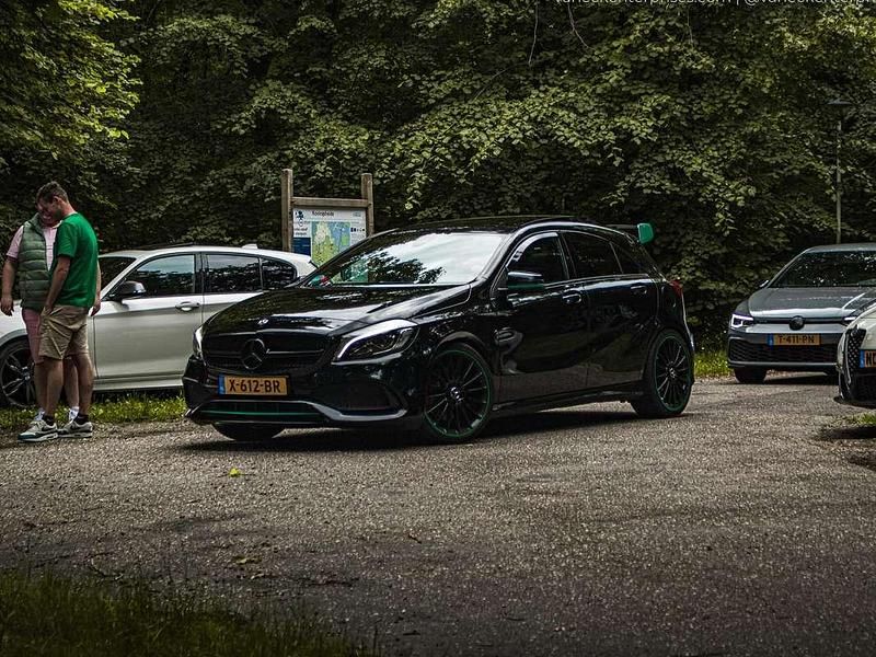 Zwart Gebruikt 2016 Mercedes A250 Hatchback | € 18.000 (Eerlijke prijs) - Afbeelding 1/4