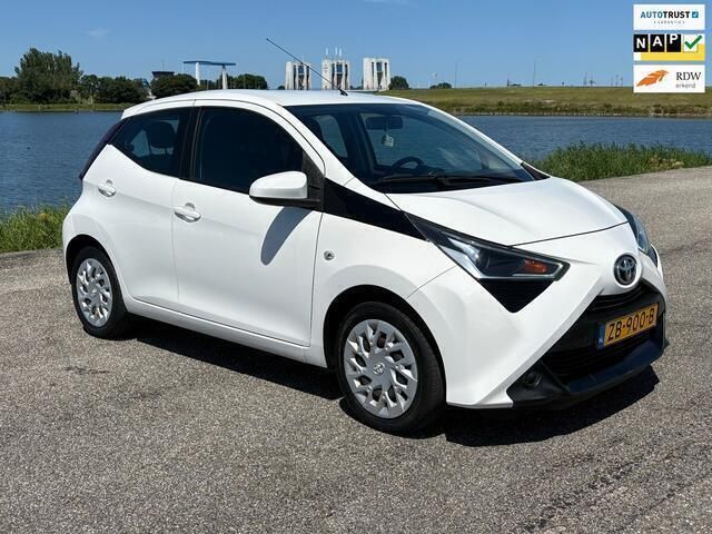 Wit Gebruikt 2019 Toyota Aygo X-play Hatchback | € 6.544 (Goede deal) - Afbeelding 1/4