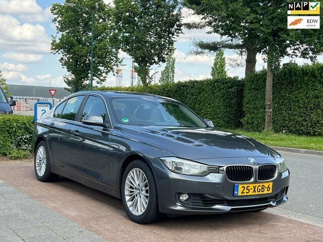 Grijs Gebruikt 2012 BMW 320 Executive Sedan | € 7.450 (Goede deal) - Afbeelding 1/4