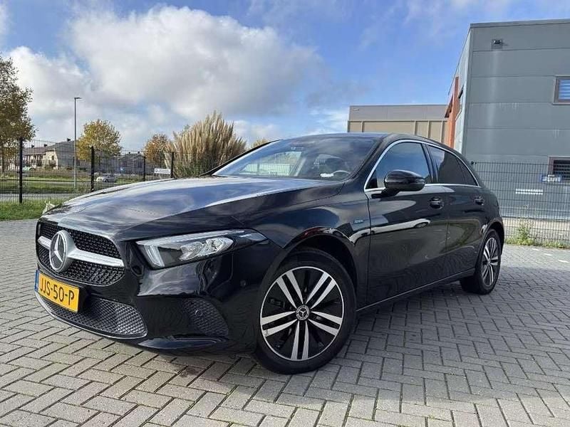 Zwart Gebruikt 2020 Mercedes A250 Business Hatchback | € 24.900 (Super prijs) - Afbeelding 1/4