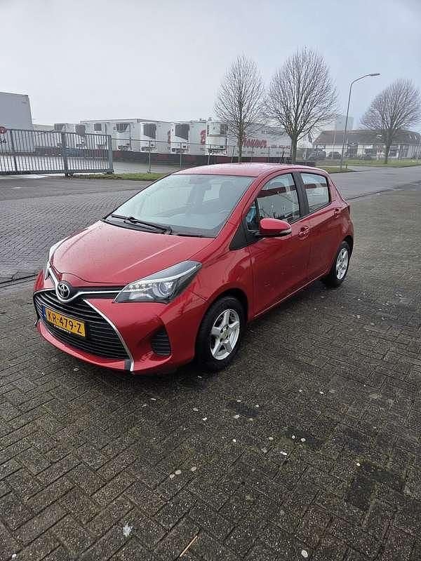 Occasion Toyota Yaris 69 PK (50 kW) 2016 Rood Hatchback