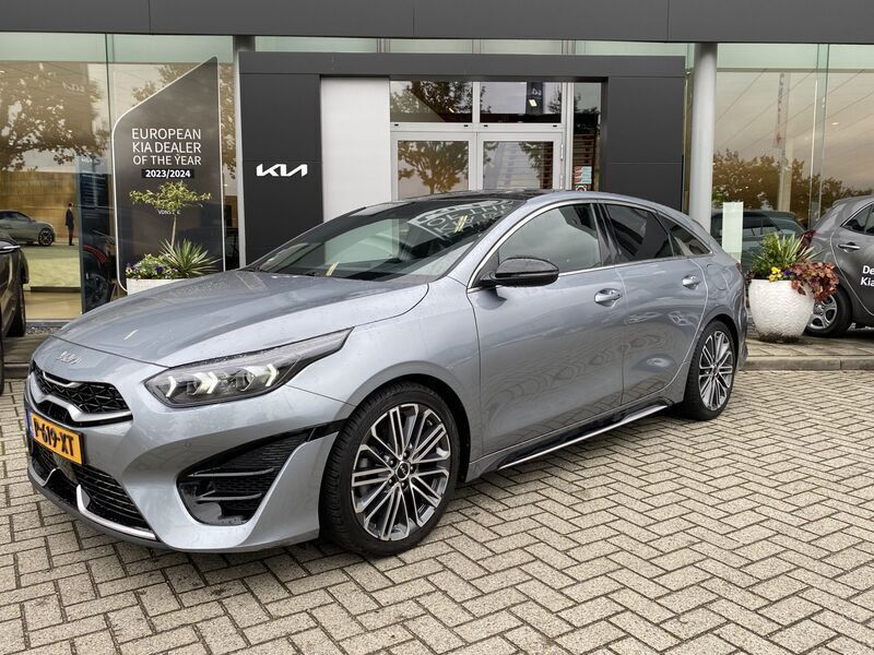 Grijs Gebruikt 2022 Kia ProCeed Hatchback | € 30.450 (Duur) - Afbeelding 1/4