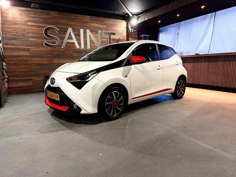 Wit Occasion 2019 Toyota Aygo X-cite Hatchback | € 10.450 (Eerlijke prijs) - Afbeelding 1/4