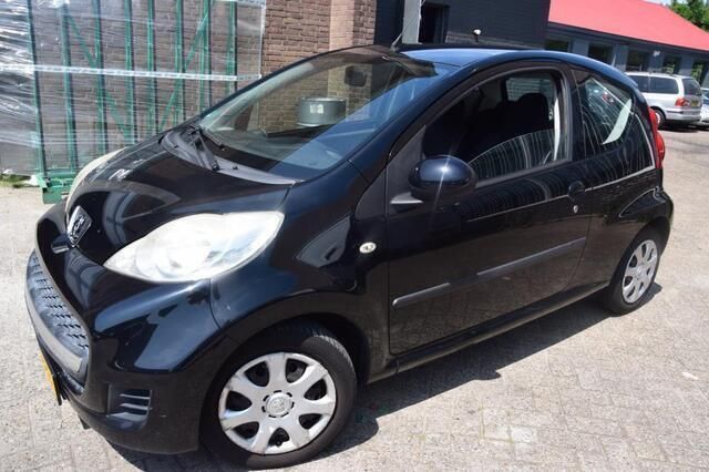 Zwart, metallic lak Gebruikt 2010 Peugeot 107 Hatchback | € 2.999 (Eerlijke prijs) - Afbeelding 1/4
