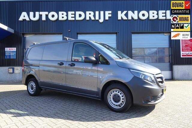 Grijs Gebruikt 2018 Mercedes Vito MPV | € 16.500 (Eerlijke prijs) - Afbeelding 1/4