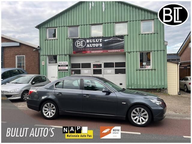 Grijs Gebruikt 2010 BMW 520 Sedan | € 9.750 (Eerlijke prijs) - Afbeelding 1/4