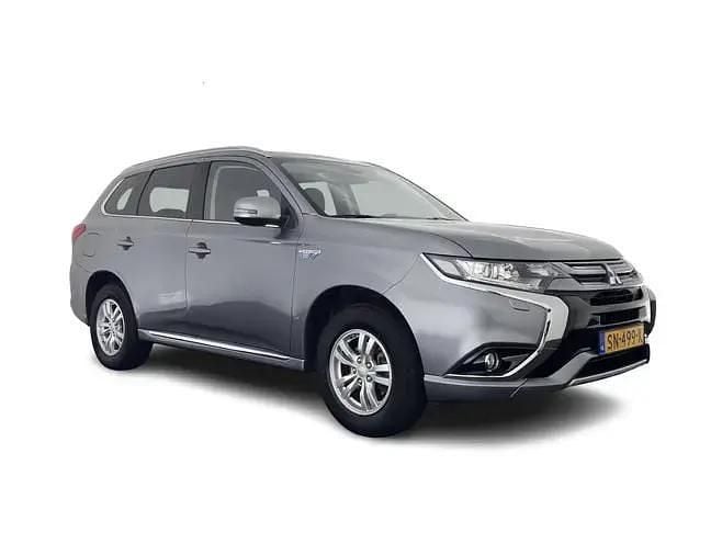 Grijs (metallic) Gebruikt 2018 Mitsubishi Outlander P-HEV SUV | € 13.945 (Goede deal) - Afbeelding 1/4