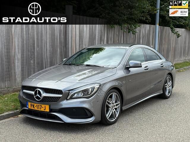 Grijs Gebruikt 2017 Mercedes CLA180 AMG line Sedan | € 17.950 (Eerlijke prijs) - Afbeelding 1/4