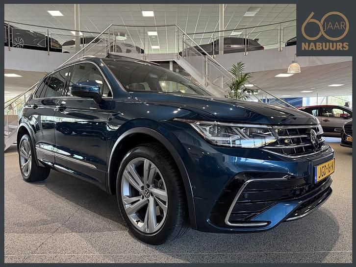Blauw Gebruikt 2023 VW Tiguan R-line SUV | € 39.900 (Iets duurder) - Afbeelding 1/4