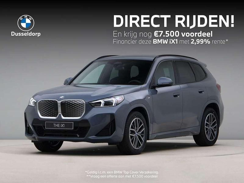 Grijs, metallic lak Gebruikt 2025 BMW iX1 M Sport SUV | € 57.845 - Afbeelding 1/4