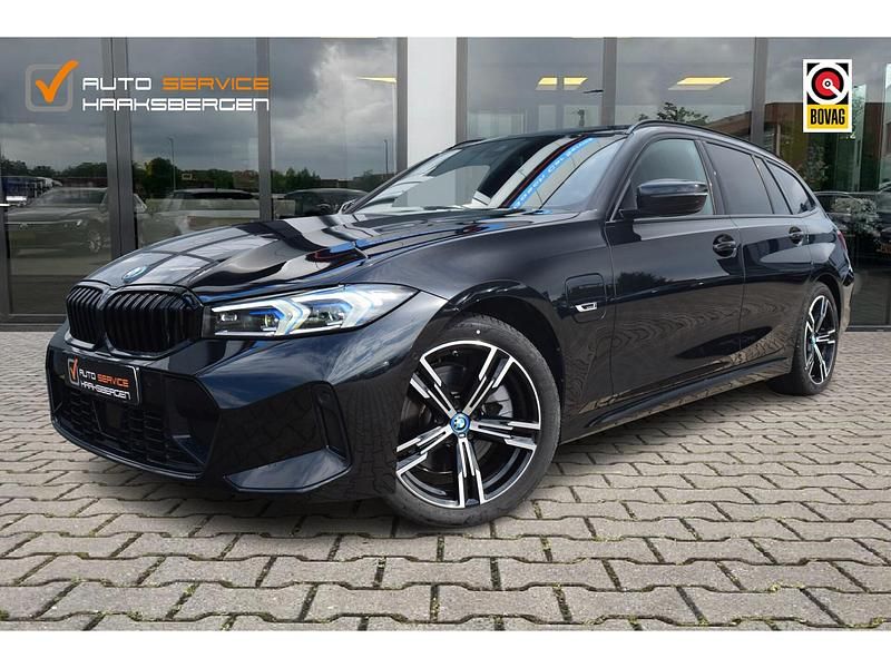 Zwart Occasion 2023 BMW 330 Stationwagen | € 39.900 (Eerlijke prijs) - Afbeelding 1/4
