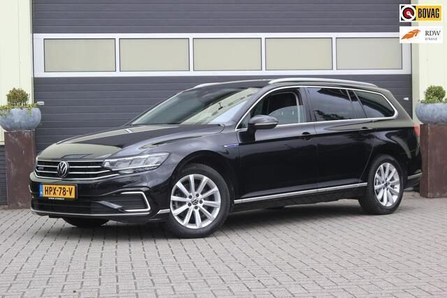 Zwart Gebruikt 2021 VW Passat Business Stationwagen | € 23.700 (Goede deal) - Afbeelding 1/4