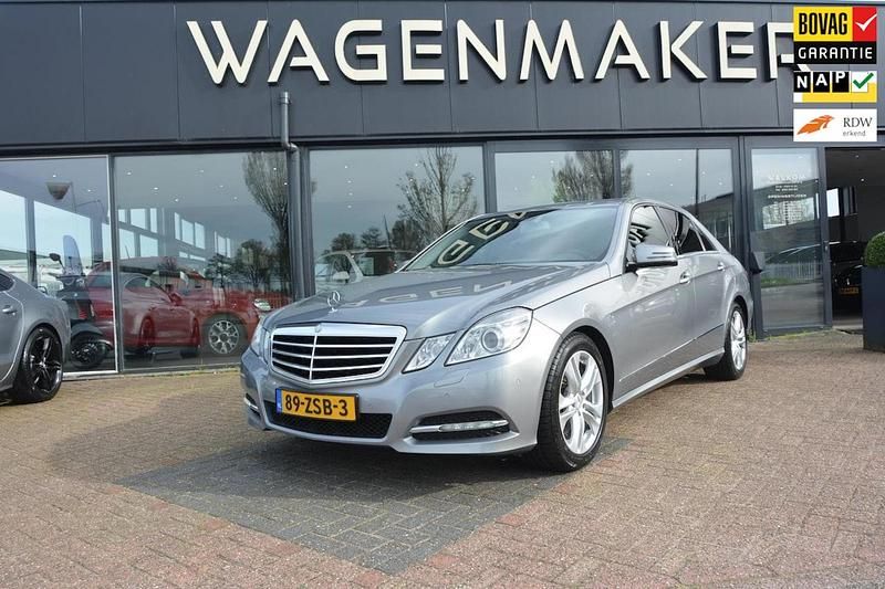 Grijs Gebruikt 2013 Mercedes E300 Premium Sedan | € 13.950 (Eerlijke prijs) - Afbeelding 1/4
