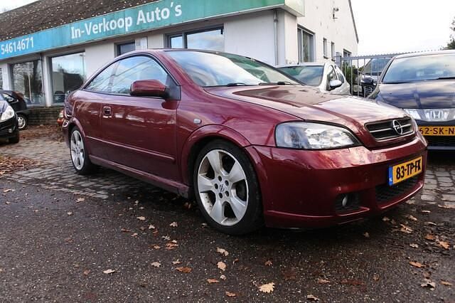 Rood (metallic) Occasion 2000 Opel Astra Coupé | € 1.150 (Eerlijke prijs) - Afbeelding 1/4