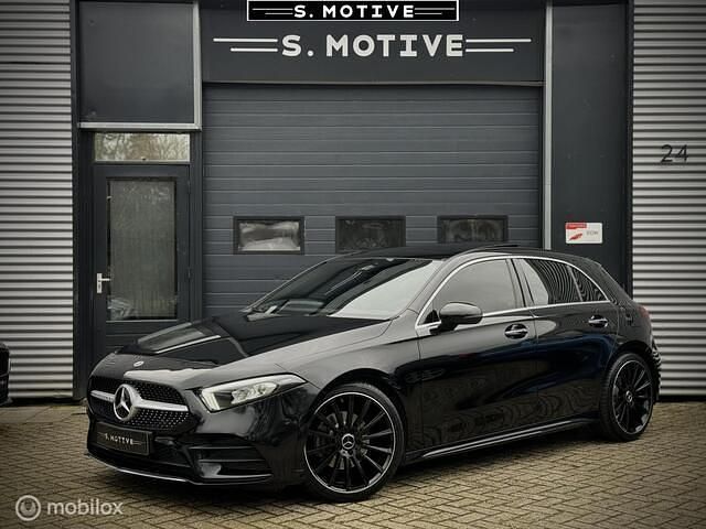Occasion Mercedes A180 AMG 136 PK (100 kW) 2022 Zwart Hatchback
