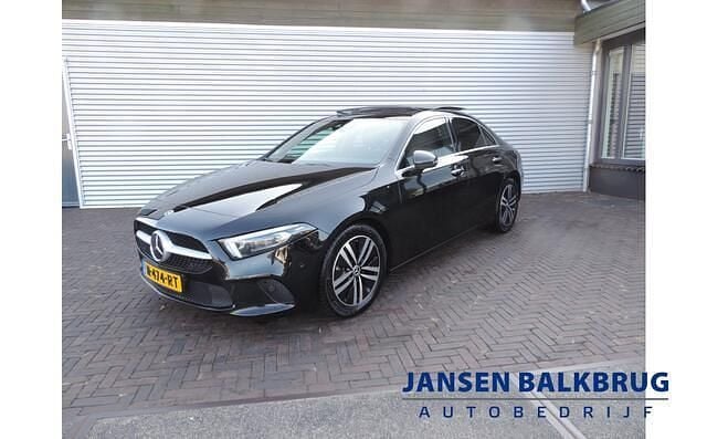 Zwart Gebruikt 2021 Mercedes A200 Business Sedan | € 358 - Afbeelding 1/4