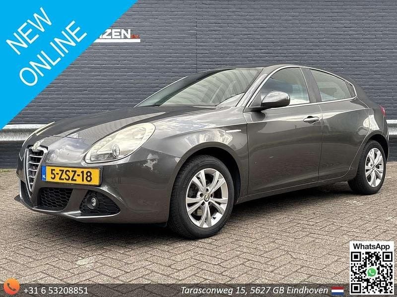 Grijs Gebruikt 2011 Alfa Romeo Giulietta Distinctive Hatchback | € 2.999 (Super prijs) - Afbeelding 1/4