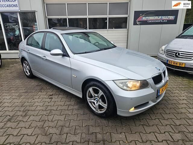 Grijs Occasion 2007 BMW 320 Executive Sedan | € 2.750 (Goede deal) - Afbeelding 1/4