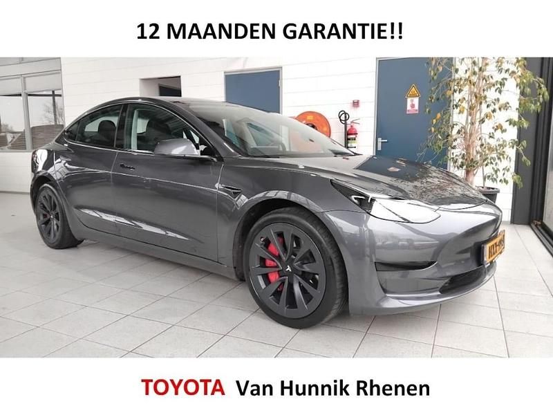 Grijs (metallic) Occasion 2023 Tesla Model 3 Standard Range Sedan | € 26.950 (Goede deal) - Afbeelding 1/4