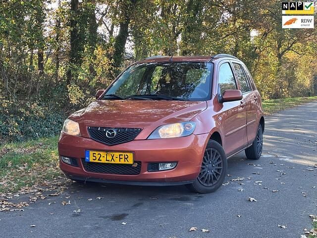 Oranje Gebruikt 2003 Mazda 2 Exclusive MPV | € 999 (Duur) - Afbeelding 1/4