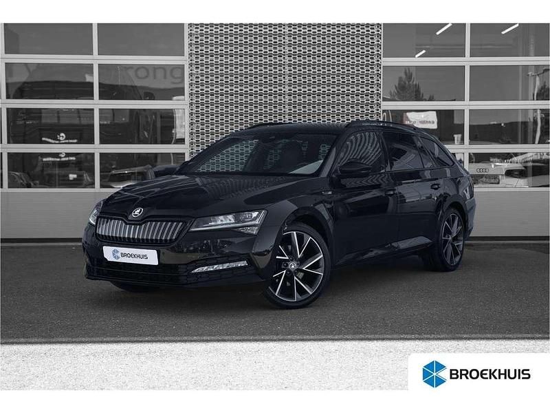 Zwart Gebruikt 2022 Skoda Superb Business Line Stationwagen | € 31.445 (Iets duurder) - Afbeelding 1/4