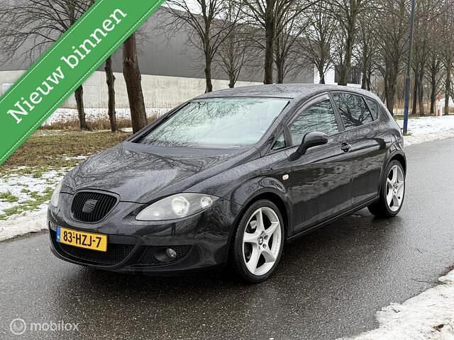 Zwart Occasion 2009 Seat Leon Style Hatchback | € 2.599 (Eerlijke prijs) - Afbeelding 1/4