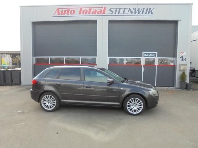 Grijs Gebruikt 2005 Audi A3 Sportback Attraction Hatchback | € 1.950 (Eerlijke prijs) - Afbeelding 1/4