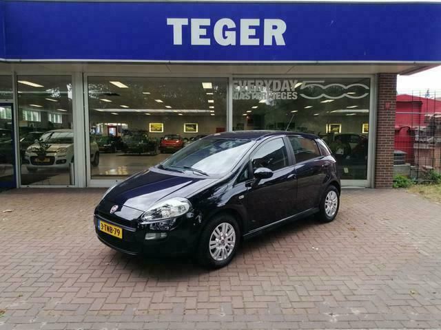 Blauw Gebruikt 2014 Fiat Punto Street Hatchback | € 9.400 - Afbeelding 1/4