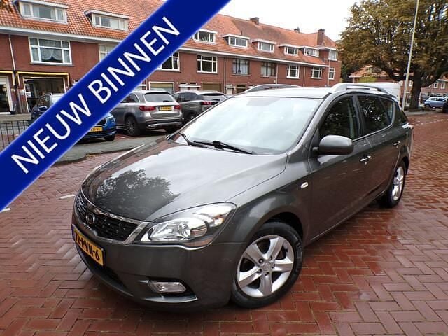 Grijs, metallic lak Gebruikt 2011 Kia Ceed Stationwagen | € 6.644 (Iets duurder) - Afbeelding 1/4