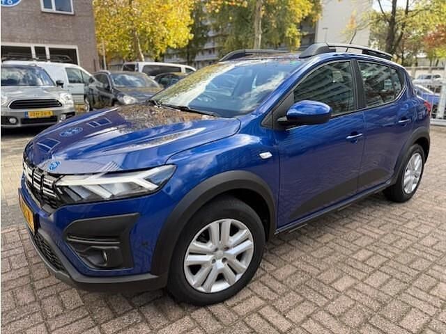 Blauw Gebruikt 2023 Dacia Sandero Expression Hatchback | € 18.950 (Eerlijke prijs) - Afbeelding 1/4