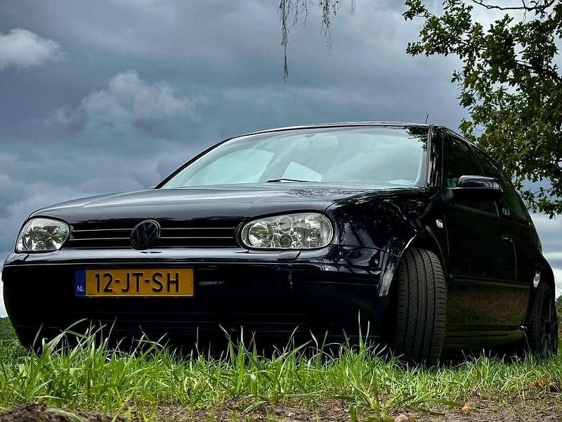 Zwart Gebruikt 2002 VW Golf IV Highline Hatchback | € 3.000 (Duur) - Afbeelding 1/4