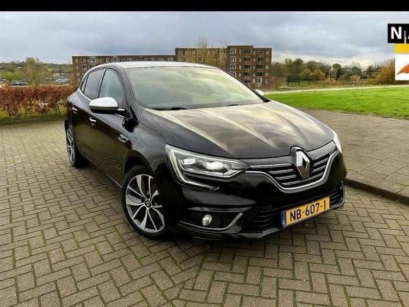 Zwart Gebruikt 2017 Renault Mégane IV Bose Edition Hatchback | € 10.599 (Eerlijke prijs) - Afbeelding 1/4