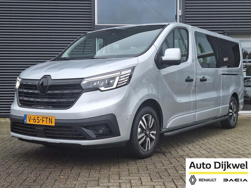 Grijs Nieuw 2024 Renault Trafic LIMITED Van | € 37.690 - Afbeelding 1/4