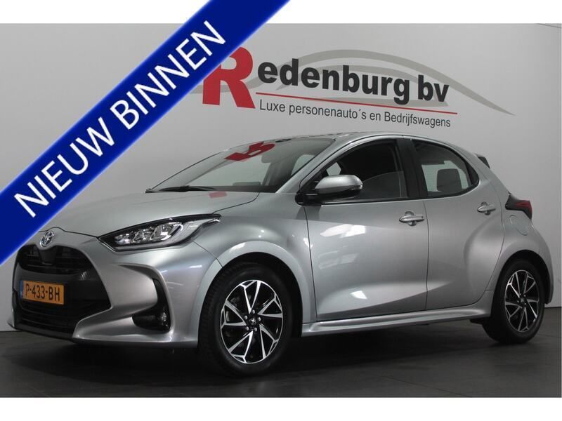 Grijs, metallic lak Gebruikt 2022 Toyota Yaris Hatchback | € 21.945 (Eerlijke prijs) - Afbeelding 1/4