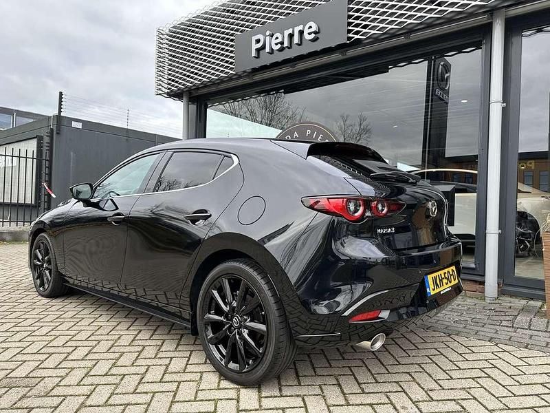 Nieuw Mazda 3 Takumi-Line 186 PK (136 kW) 2025 Jet black (donker zwart) Hatchback