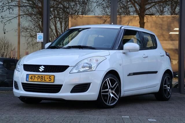 Wit Occasion 2011 Suzuki Swift Comfort Hatchback | € 7.645 (Eerlijke prijs) - Afbeelding 1/4