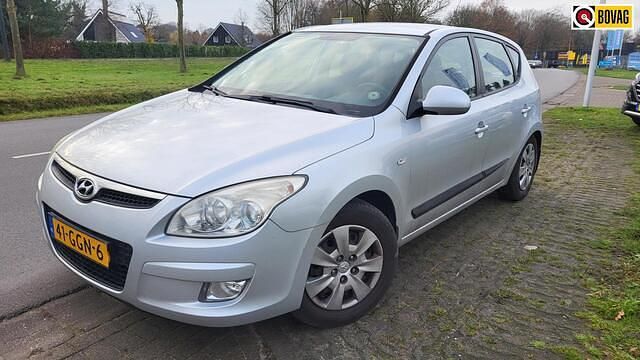 Grijs Gebruikt 2008 Hyundai i30 Dynamiq MPV | € 2.499 (Eerlijke prijs) - Afbeelding 1/4