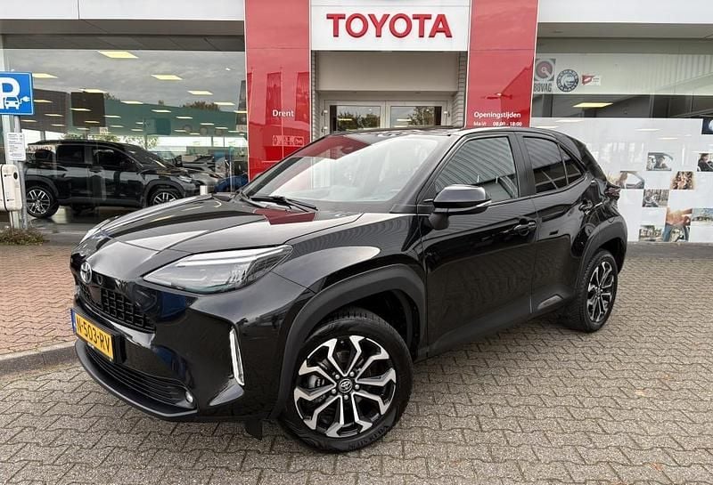 Zwart Gebruikt 2021 Toyota Yaris Edition MPV | € 24.595 (Goede deal) - Afbeelding 1/4